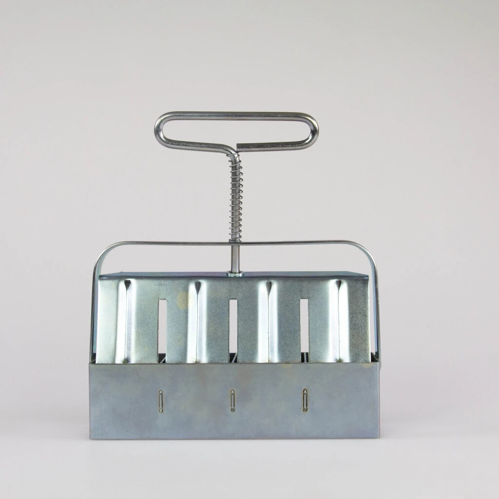 Erdpresse 'Klein' 3 Erdpresse 'Klein'